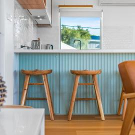 Shorelands - Stylish Beach-side Haven, Steps from the Beach and Surf in Gracetown, hotel di Gracetown