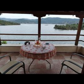 SEA HOUSE KOUKOULEIKA, hotel in Milina