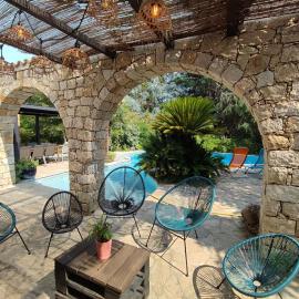 Villa A CASA DI FICU à 14kms d'Ajaccio et des plages avec Piscine Jacuzzi Pétanque Sans vis à vis, Hotel in Peri
