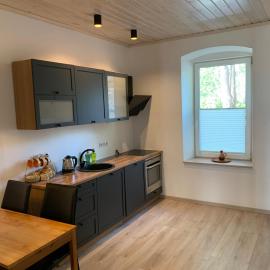 TaaliHomes Kuremaa ridaelamu järve kaldal - saun hinnas، فندق في Kuremaa