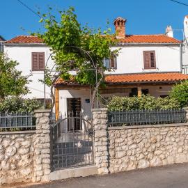 Holiday Home Antony، فندق في Miholašćica