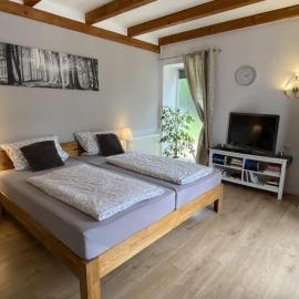 Großes Doppelzimmer mit eigenem Bad und Kühlschrank, frisch saniert, hotelli kohteessa Friedrichskoog