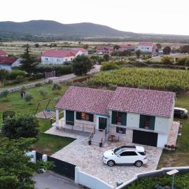 Kuća za odmor Neli, hotel in Sukošan
