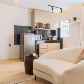 Luxe Studio and 1 bedroom Apartment, viešbutis mieste Naivaša
