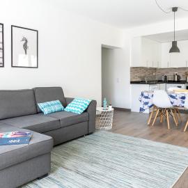 Beach Apt with Balcony - 2 min walk to the beach by Lisbeyond