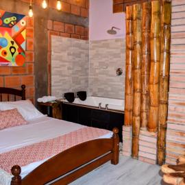 Hotel B & C، فندق في ماركويتا