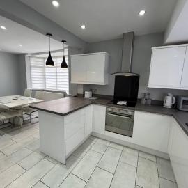 Fresh & Spacious House, hotel a Rhyl