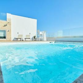 Luxury 2 BR Penthouse - Pool - close to Paceville