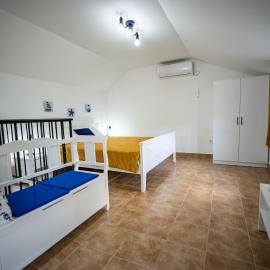 Studio apartment Villa Radovic, hotel em Strp