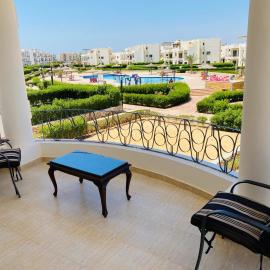 Chalet 5s Golden beach 1Families only, hotel in Ras Matarma