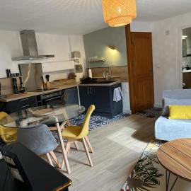 La Maison du bonheur GÎTE LE COQUET, hotell i Largentière