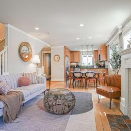 Exquisite Central Townhome with Spacious Loft and Gourmet Kitchen, hotelli Seattlessa