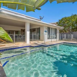 Ocean Blue - 5 Bedroom Pet-Friendly Beachside Home
