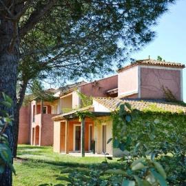 SOWELL RESIDENCES Les Hameaux de Camargue, hotel in Arles