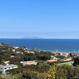 Appartement vue mer imprenable.: Sisco şehrinde bir otel
