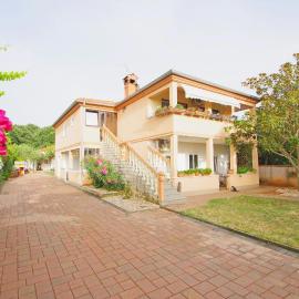 Apartment Pineta in village Valbandon