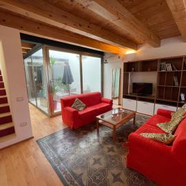 Domo Is Solus - Affittacamere - Living Sant'Antioco – hotel w mieście SantʼAntìoco