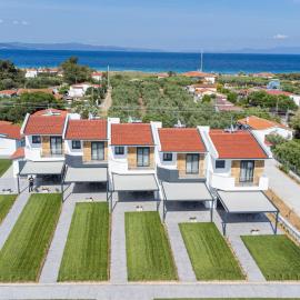 Chryssis Village by Travel Pro Services - Nea Potidaia Halkidiki, hotel in Nea Potidaea