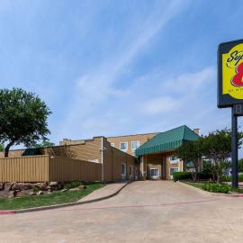 Super 8 by Wyndham Garland Rowlett East Dallas Area, хотел в Гарланд