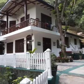 Villa25 Kandy Homestay - free pick up from the centre