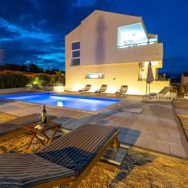VILLA DONNA, hotel in Pridraga