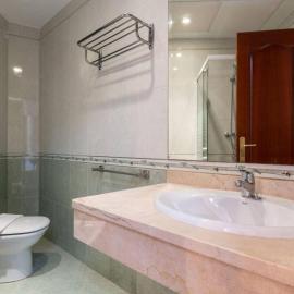CT 240 - Beachfront Apartment -Don Juan Manilva, hotel u gradu 'Manilva'