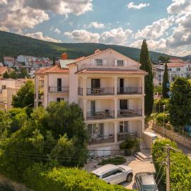 Apartments Lonzor, hotel i Selce