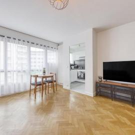 L'Appartement d'Art et de Lumière, hotel in Clichy