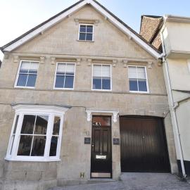 the kingsbury 7even / 8ight โรงแรมในมาร์ลบะระ