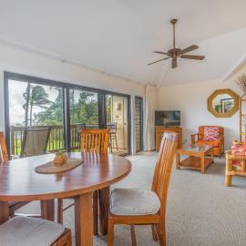 Oceanfront 1 BR Condo at Kaha Lani KL309: Kapaa şehrinde bir otel