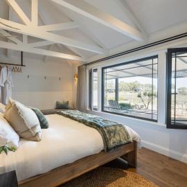 The Strand at The Vineyard Retreat McLaren Vale - King BR, Comp Minibar, Breakfast Prov, Fireplace, hotel en Blewitts Springs