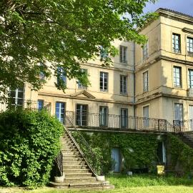 Grand appartement exceptionnel Centre-ville, hotel i Dieulefit