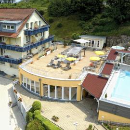 Wellnesshotel Rothfuß mit Spa und 2 Schwimmbädern, hotel en Bad Wildbad