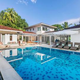 StayVista's Hamptons Charm - 5BHK Villa with Heated Pool & Bar
