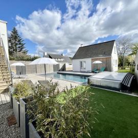 Propriété Ker Dagouët avec piscine, hotel in Carnac