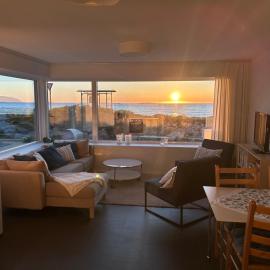 Beach front appartments in design eco-villa, hotel i Ulsteinvik