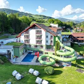 Familienhotel Trebesingerhof, hotel u gradu 'Trebesing'