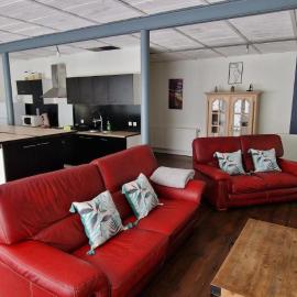 Loft tout équipé 7 personnes, hotel in Hazebrouck