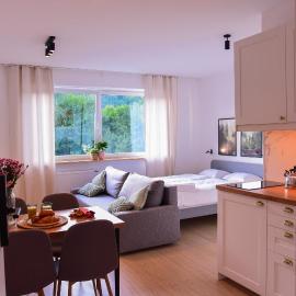 Apartamenty Turystyczna 25 blisko centrum, z dodatkowym bezpłatnym parkingiem w centrum miasta, hotel in Kudowa-Zdrój