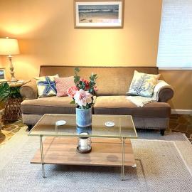 Beach gem! Hot Tub/EV/2bd/3.7mi beach/.5mi outlets, hotel en Rehoboth Beach