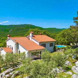 Rustic villa LENI