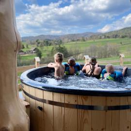 Góralskie Domki na Podhalu z jacuzzi, hotel u gradu Maniowy