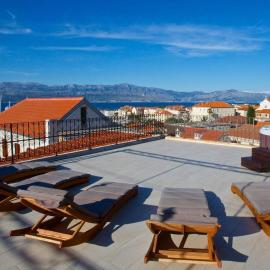 Harbor House Panoramic Harbor View, hotel di Supetar