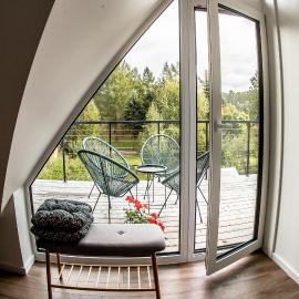 Vakaras cozy apartment in the guest house with the terrace and the stunning view to the river side, hotel in Birštonas
