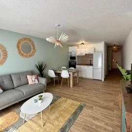Confort & style dans ce joli appartement de 44 m2, chambre séparée, PLEIN CENTRE de Dole, hotel di Dole