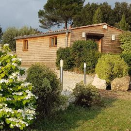 Chalet de charme climatisé sur la route du Ventoux, hotell i Carpentras