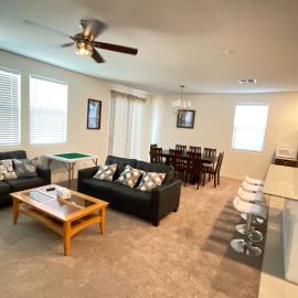 Spacious House, 5 bedrooms, 6 beds, Sleeps 12, Near Las Vegas Strip and Airport