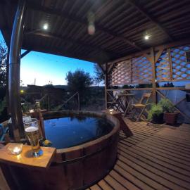 Cabaña Refugio Magenta con tinaja caliente incluida, hotel em Ñipas