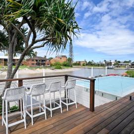 Stunning Mooloolaba Waterfront Home -10 guests ZB1, מלון במולולאבה