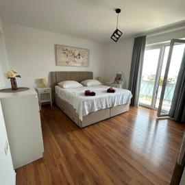 Spacious apartment in Makarska Maria